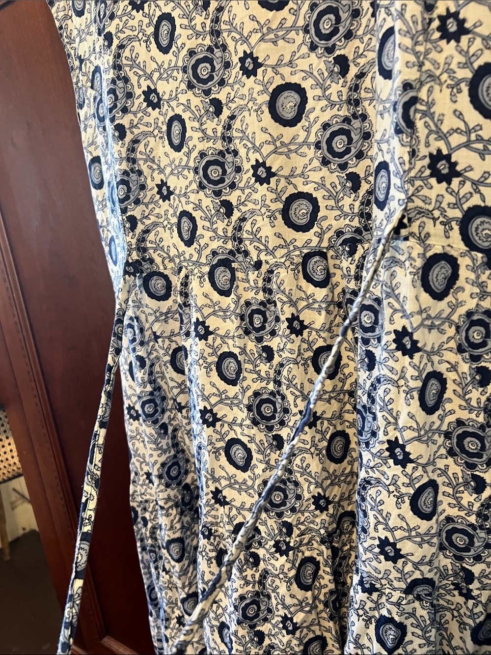 Sleeveless Blue and White Floral Midi Dress - Picture 6 of 6